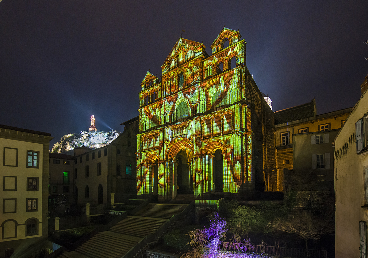 Puy de Lumières est de retour tous les soirs après un printemps très fréquenté