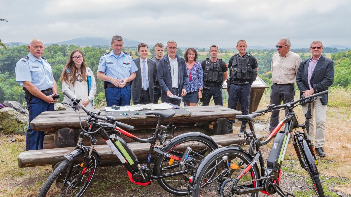 L’Agglomération met à disposition de la Gendarmerie deux vélos électriques