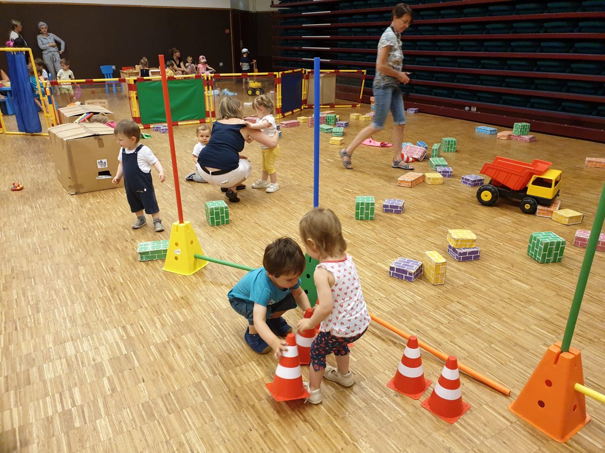 Choix du mode de garde de votre enfant : structure collective ou assistante maternelle ?