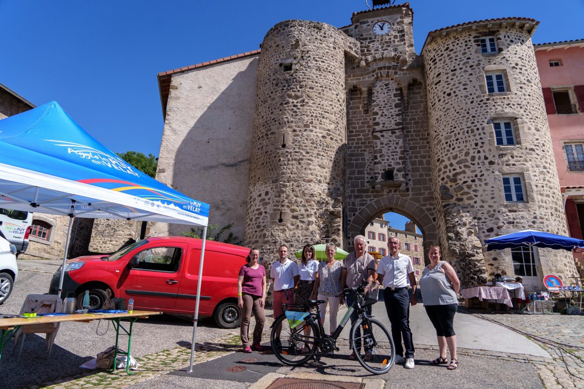 L’Agglo présente ses services de mobilité  sur le marché d’Allègre