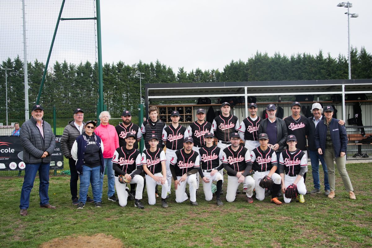 Le terrain de baseball a été officiellement inauguré