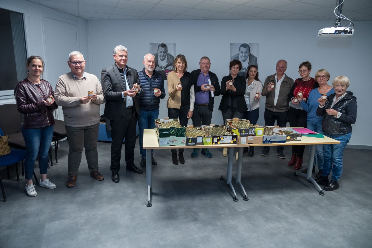 Le miel des ruches pédagogiques de l’agglomération offert aux Restos du Coeur