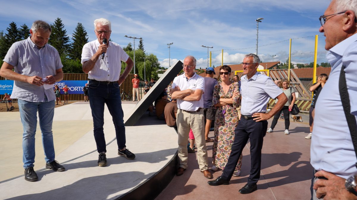Fondus de glisse et de freestyle : le nouveau skatepark de Craponne s/Arzon  vous ouvre ses portes !